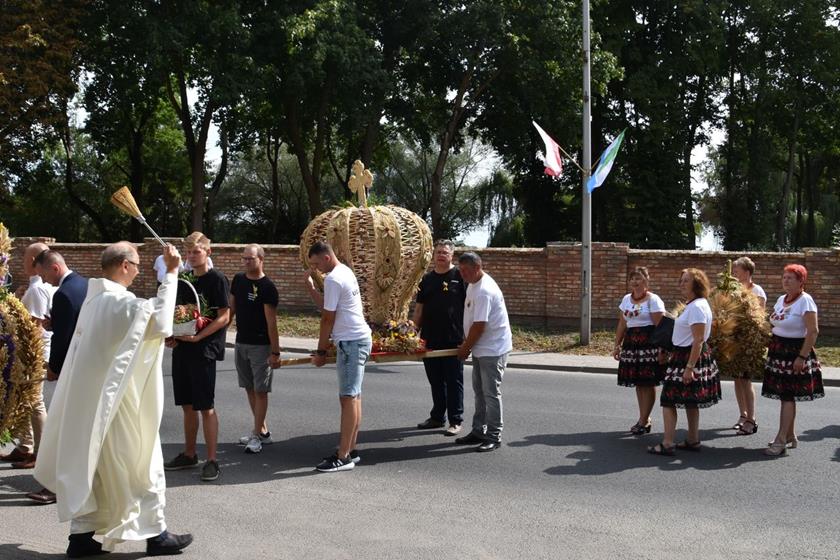  DOŻYNKI GMINNE w naszym kościele 