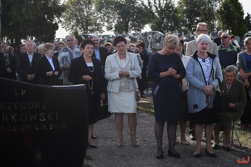 koronka... na cmentarzu