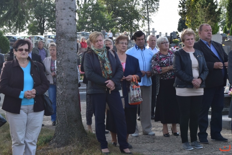 koronka... na cmentarzu
